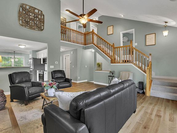 5th image of 453 Triple Crown Way