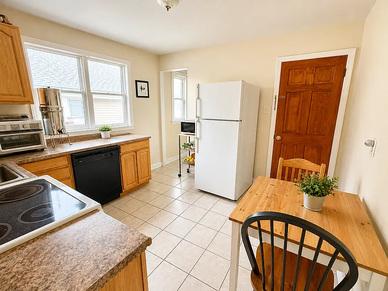 112 Willis Ave — Photo 8