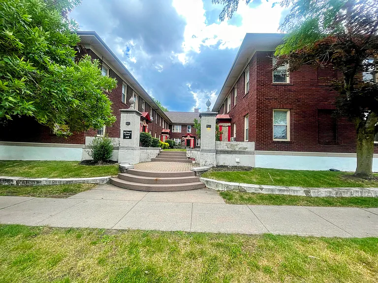 DaVinci Court Apartments — Photo 2
