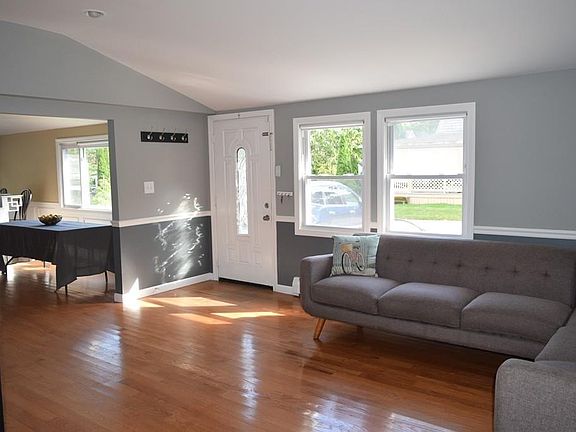 4th image of 17 Sparrow St
