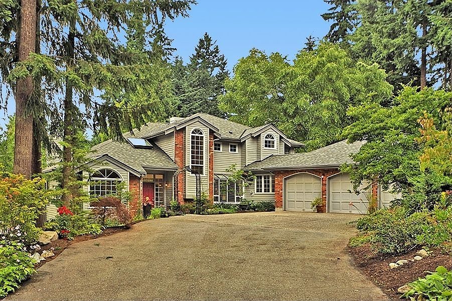 Driveway leading to 3-car garage