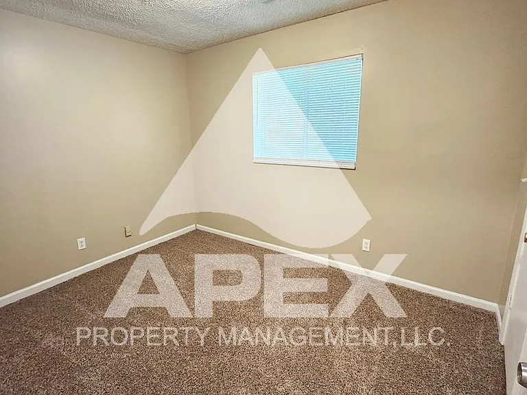 220 Ogle Avenue — Photo 13