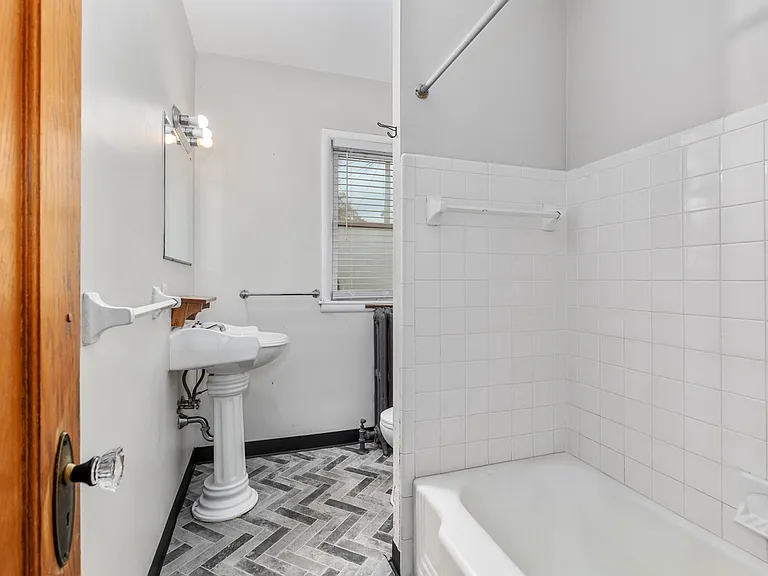 517 Livingston Ave NE #2 — Photo 12