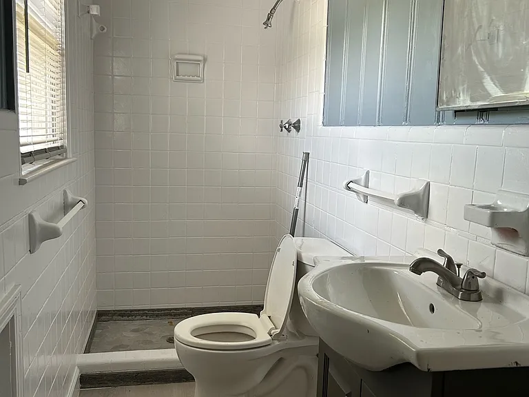 2532 Jewel St — Photo 8