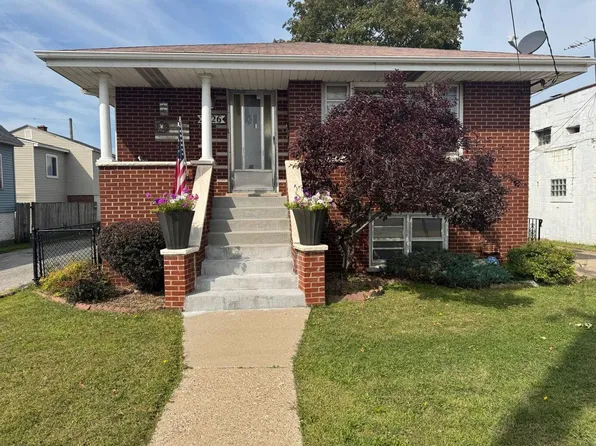 2226 White Oak Ave, Whiting, IN 46394