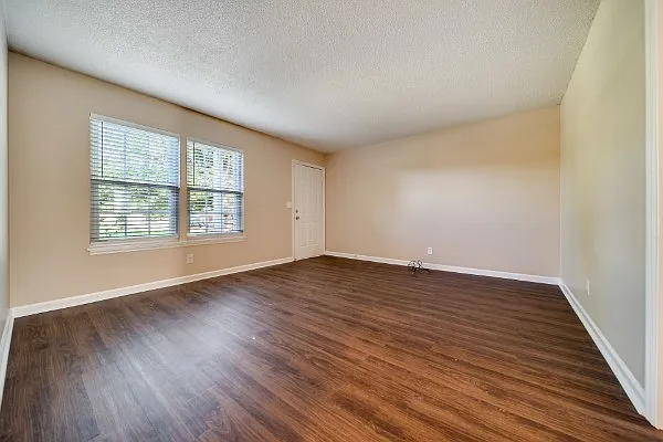 1184 Meadowview Dr — Photo 6