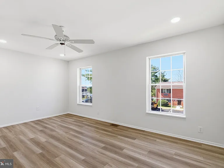 102 N Duke Dr — Photo 18