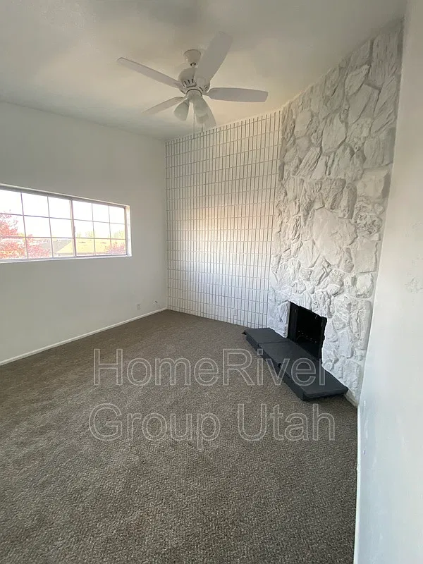 3 bed, 2.0 bath, 1300 sqft, $2,160 — Photo 1