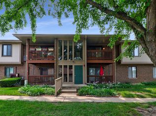 603 Garden Cir APT 8, Streamwood, IL