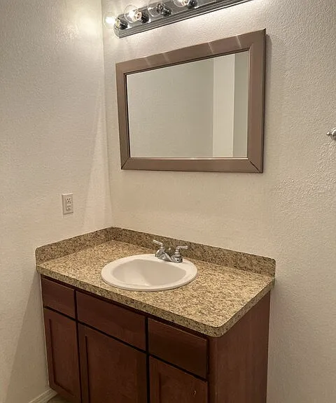 411 Harvard Way — Photo 11