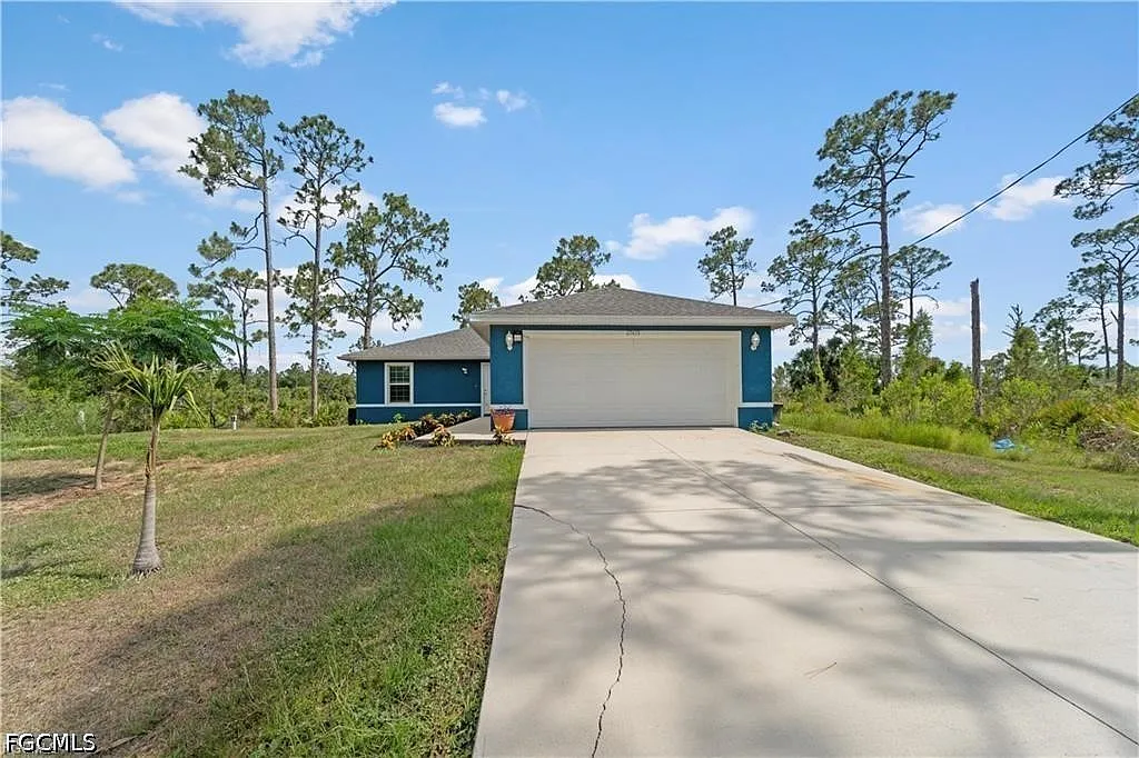 3 bed, 2.0 bath, 1214 sqft, $1,900 — Photo 2