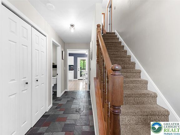 4th image of 12 Audrey Ln