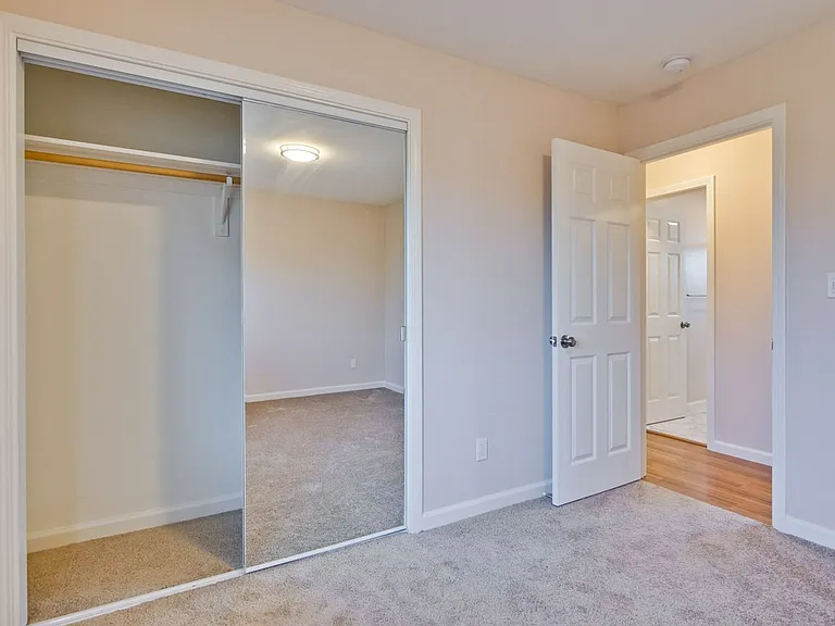 1425 Sunshadow Ln — Photo 35