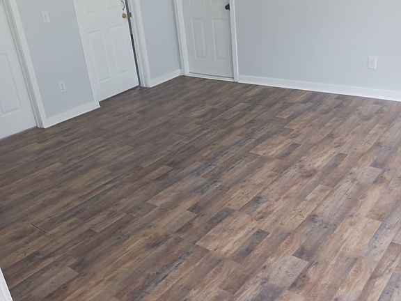 Living room (angle 2)