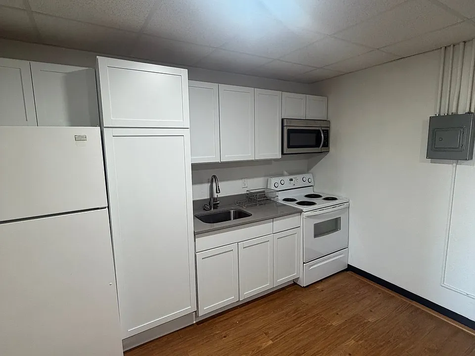1109 Central Ave #3