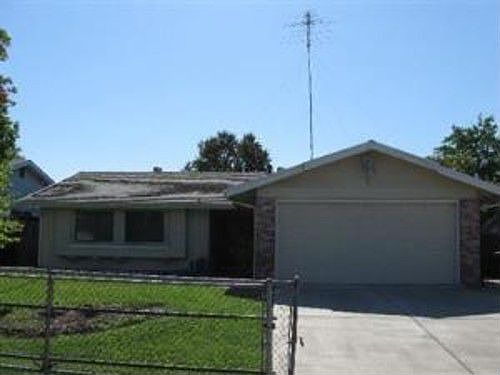 3rd image of 3906 Bainbridge Dr