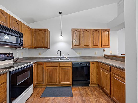 4th image of 1282 Village Centre Dr