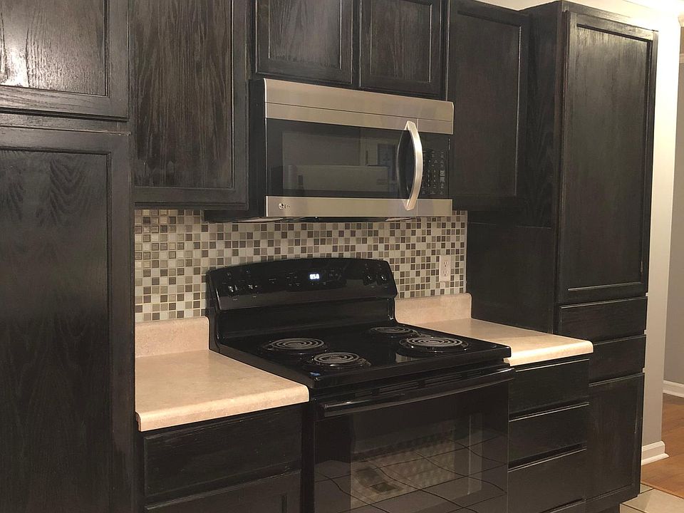Kitchen with brand new microwave, dishwasher and stove is 6 months old