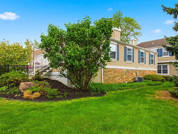 3rd image of 41728 Onaway Dr