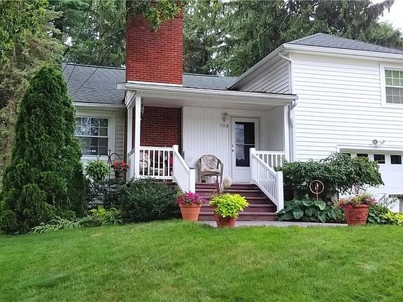 3rd image of 703 Sherwood Dr