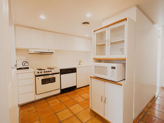 5th image of 4408 N 46th Pl #49