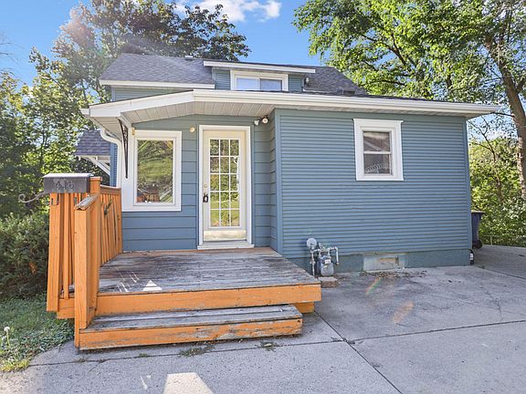 5th image of 416 3rd St NE