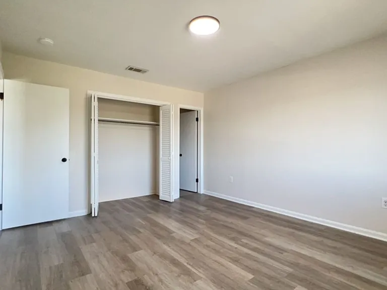 Oak Grove Village Apartments — Photo 17