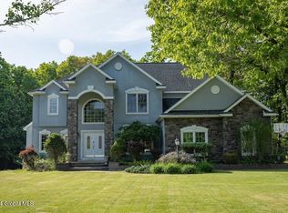 33 Devonshire Way, Halfmoon, NY 12065