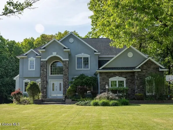 33 Devonshire Way, Clifton Park, NY 12065