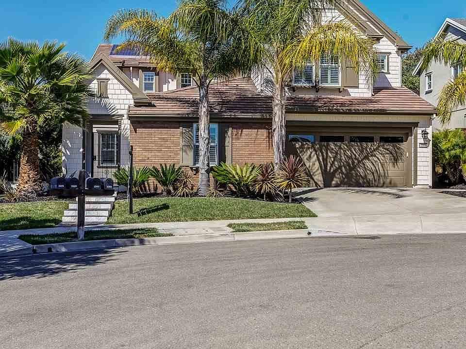 2nd image of 3352 Glencoe Cir