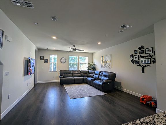 3rd image of 3540 Peralta Blvd