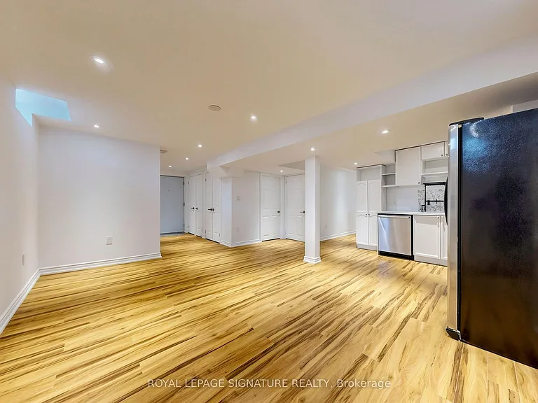 218 Paxton Cres #BASEMENT — Photo 2