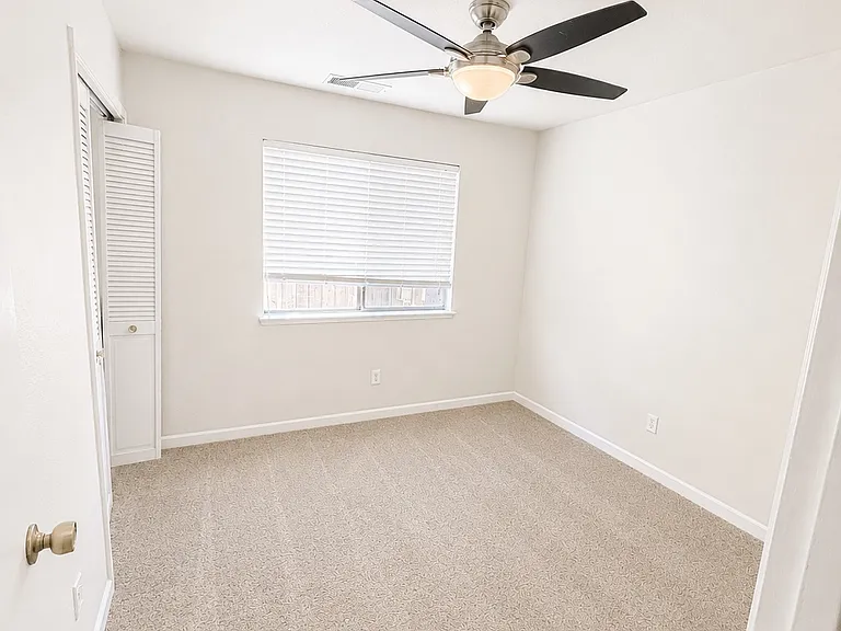 2053 Sheldon Dr — Photo 11