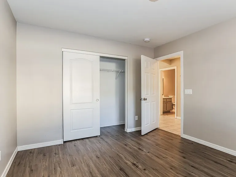 3251 W Jessica Ln — Photo 13