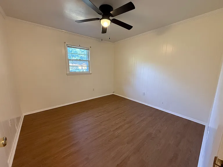 431 Alabama Ave — Photo 4