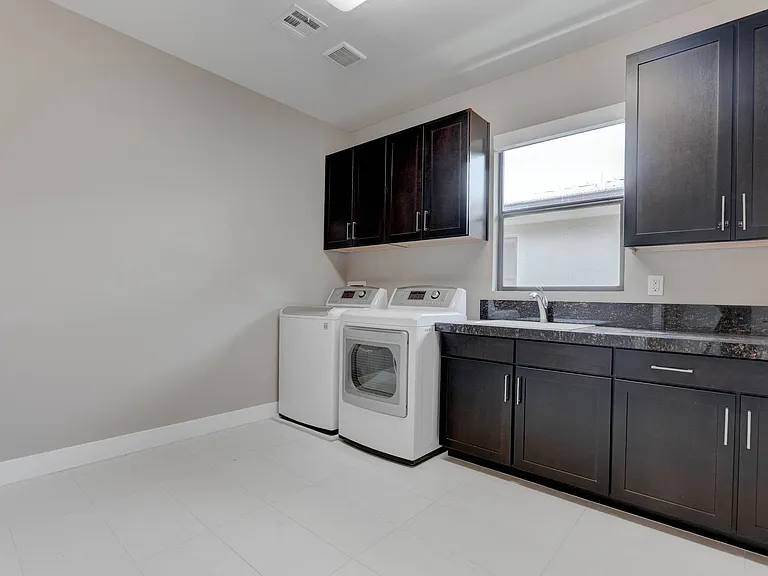 86 Pristine Glen St — Photo 28