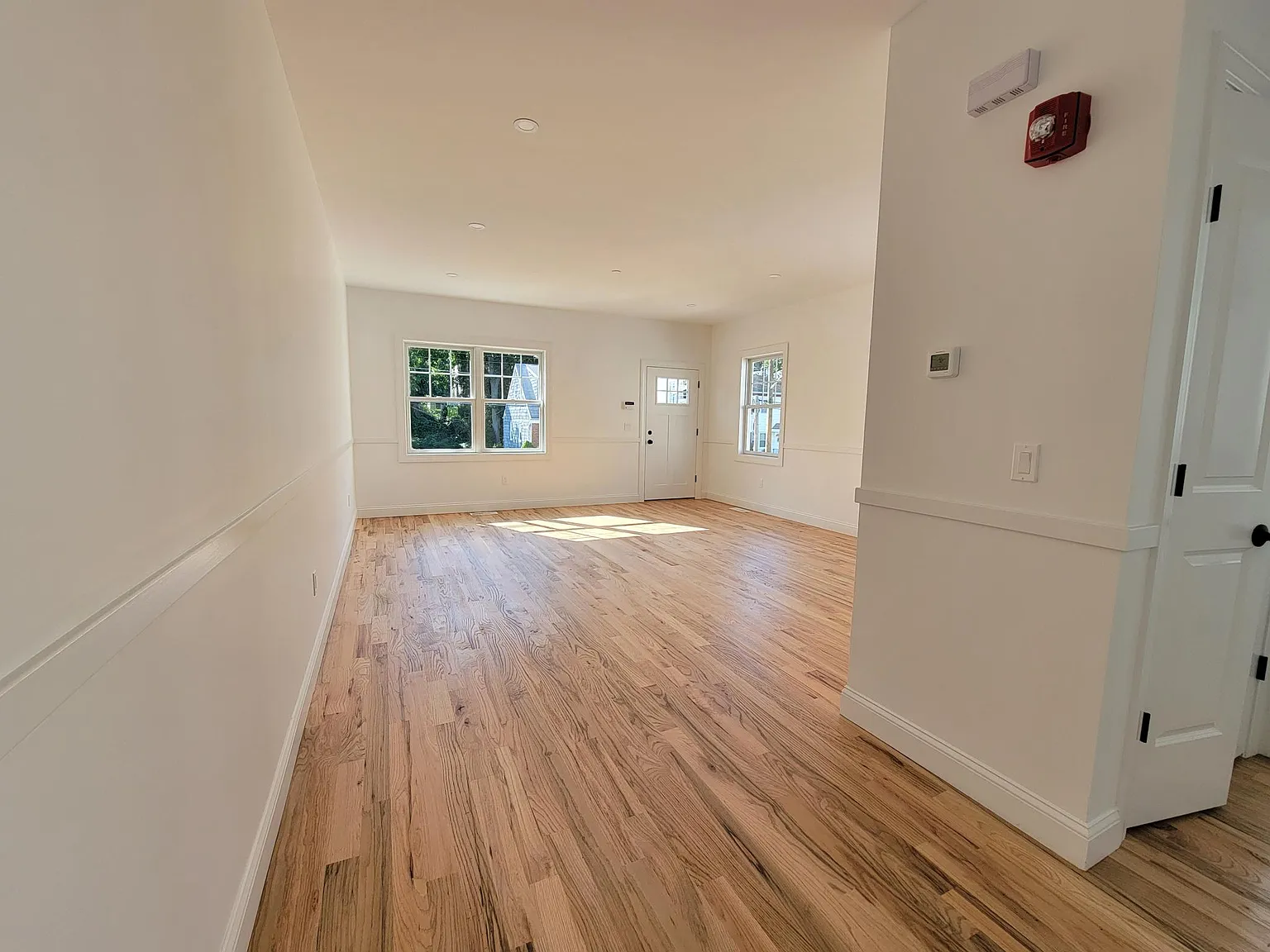 3 bed, 3.5 bath, 2800 sqft, $7,500 — Photo 4