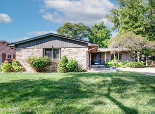 6749 Little Creek Dr, Troy, MI