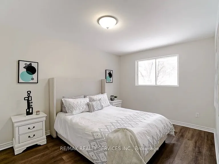 70 Montjoy Cres — Photo 8