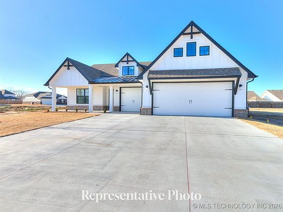 4th image of 3814 W Laredo St