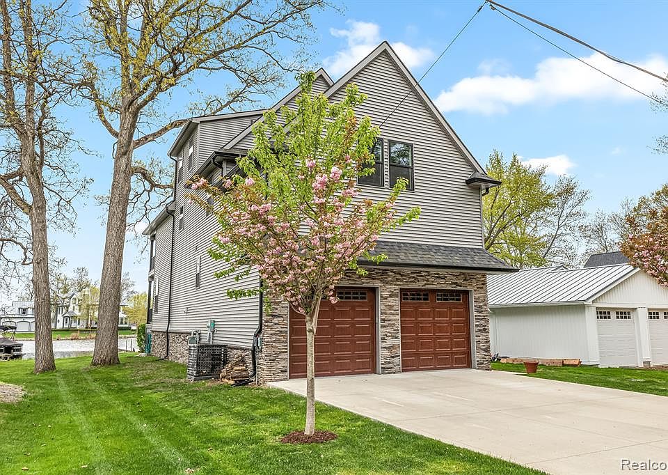 5298 Edgelake Dr, Pinckney, MI 48169 MLS 20230034698 Zillow