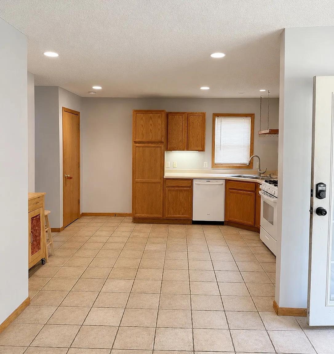 4 bed, 2.5 bath, 1847 sqft, $3,000 — Photo 4