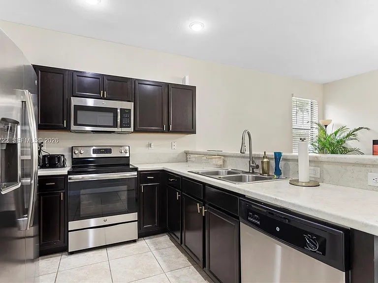 3209 SE 4th Ct #3209 — Photo 9
