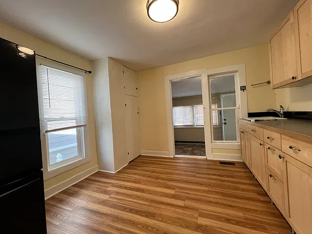 2 bed, 1000 sqft, $1,550 — Photo 4