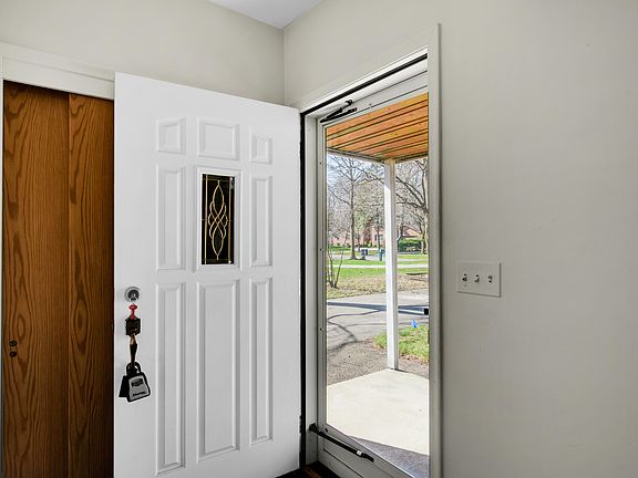4th image of 33769 Hathaway St