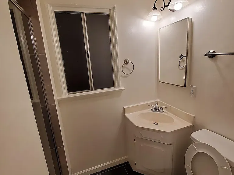 404 Hawthorne St #B — Photo 9