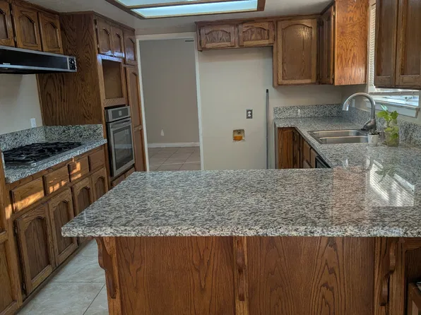 14642 Tonikan Rd, Apple Valley, CA 92307