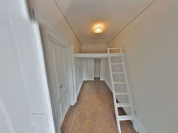 3rd image of 149 E 61st St APT 4A