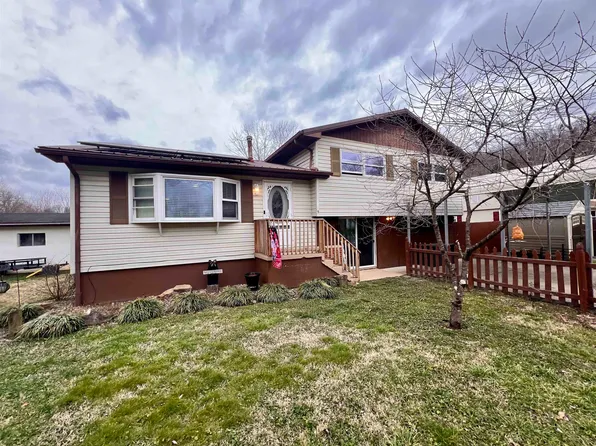 9 Meadow Ln, Huntington, WV 25704