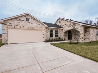 304 Barred Owl Ct, Clute, TX 77531